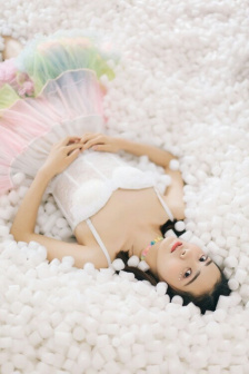 美女被打光屁屁